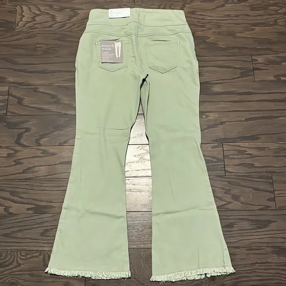 12 petite sage green super high-rise flare cato jeans - Picture 2 of 2